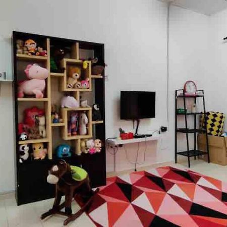 Homestay Delisha Parit Raja Uthm Bagian luar foto