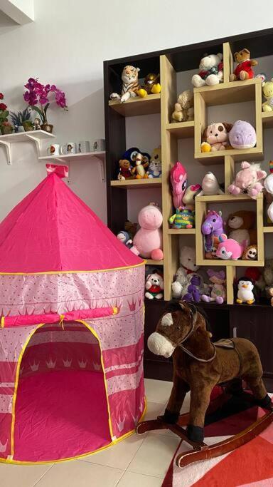 Homestay Delisha Parit Raja Uthm Bagian luar foto